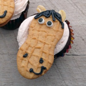 http://grandparentsplus.com/wp-content/uploads/2015/11/horse-cupcakes-300x300.jpg